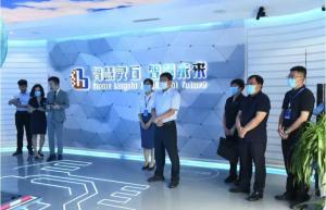 灵石县县长郭在灵石智慧城市指挥中心工作